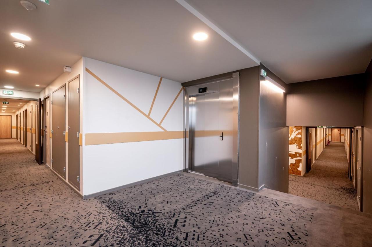 Ibis Styles Valenciennes Petite Foret Εξωτερικό φωτογραφία